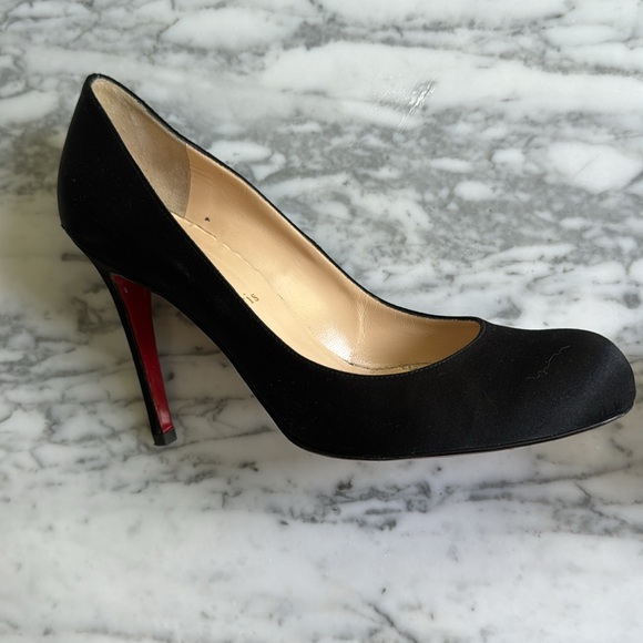 Christian Louboutin Satin Pumps size 39 - Picture 3 of 9